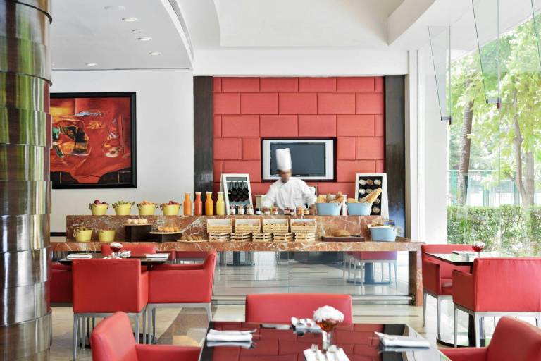 Lakeside Chalet, Mumbai - Marriott Executive Apartments — photo 3