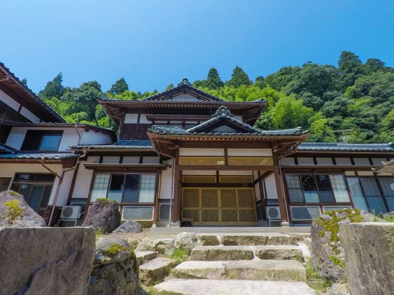 House  Besshicho