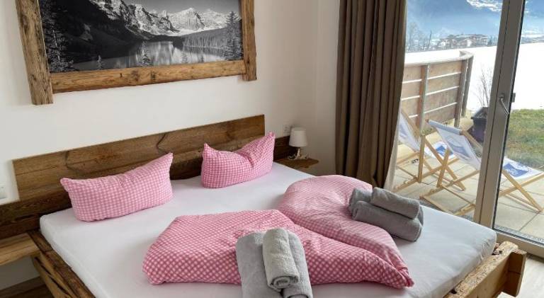 Chalet with terrace, yard & sauna | Ski nearby | Pets allowed — photo 2