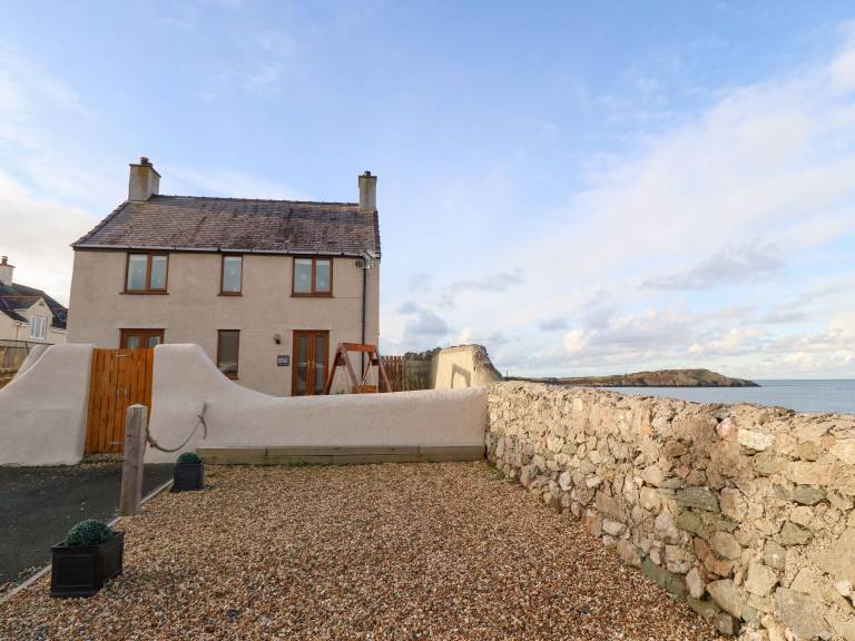 Cottage Cemaes Bay