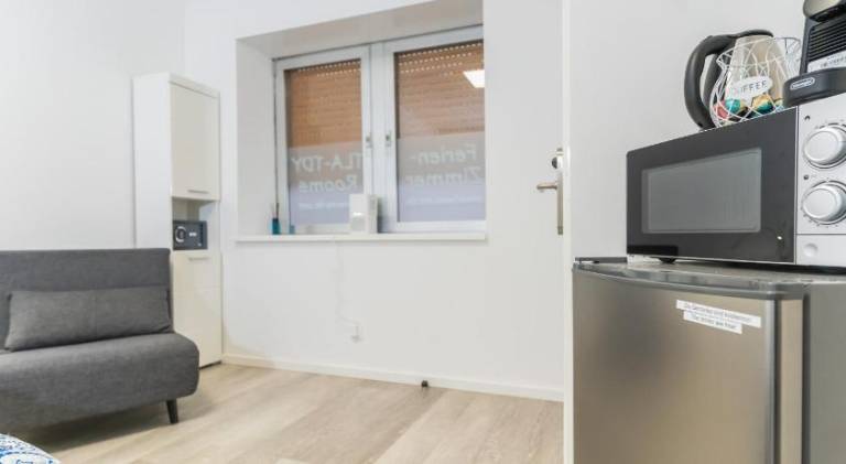 Private room 1 with King Size, ground floor, AC, only 2min to RAB — photo 3