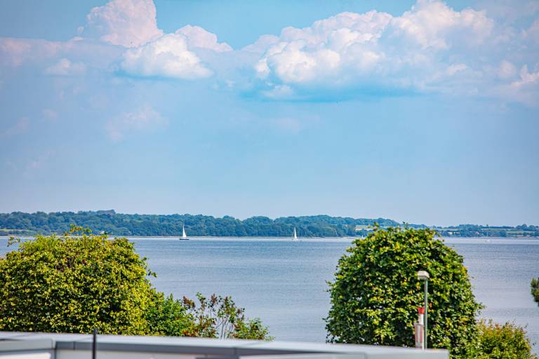 Vacation home with sauna, grill & terrace | Water view — photo 2
