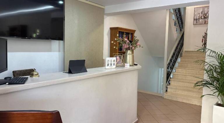 Serviced apartment with hot tub, garden & terrace — photo 5