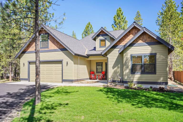 110 Crane - Spectacular River Front Access, Hot Tub, Ping Pong, South of Sunriver Resort — photo 4