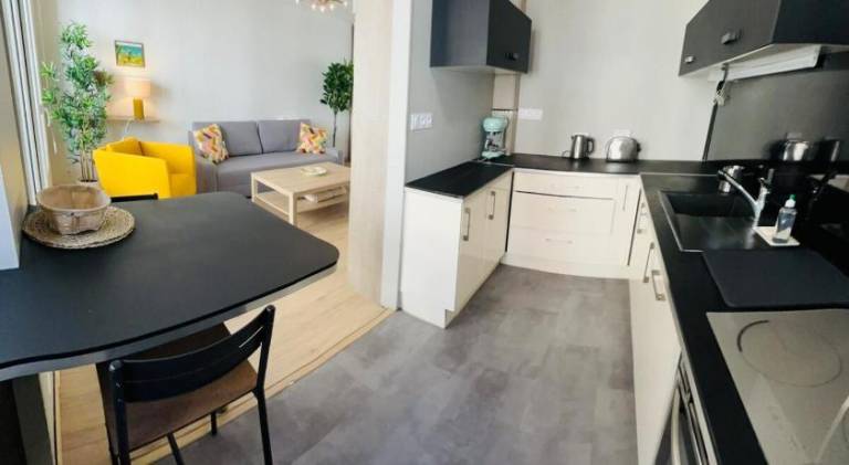 Apartment with patio | Next to Sainte Jeanne d'Arc Church | Suitable for remote work | Pets are welcome — photo 3