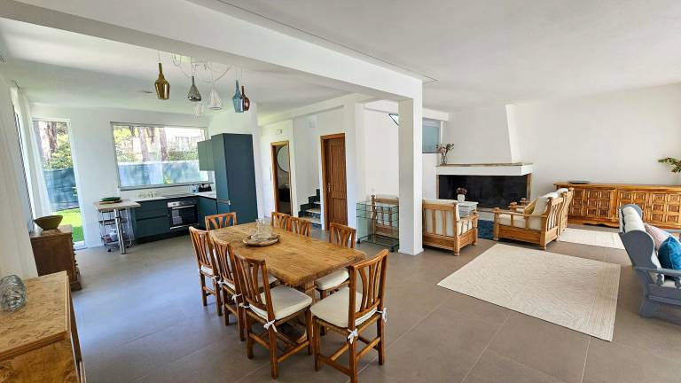 Vacation home with garden, barbeque & terrace in Pula