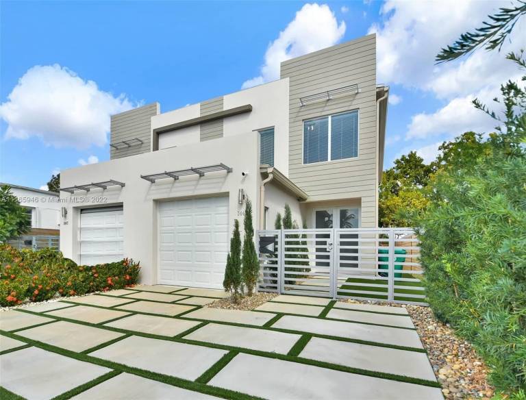House  Coral Estates