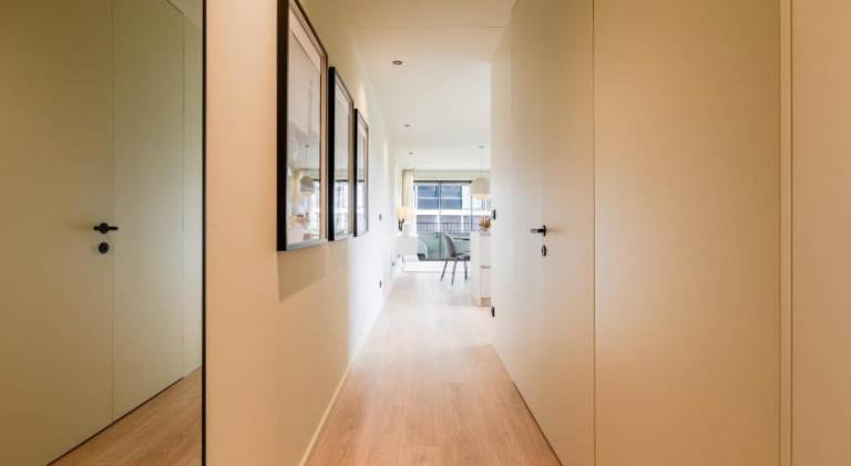 HostWise - Stylish Flat with Terrace & Garage — photo 2