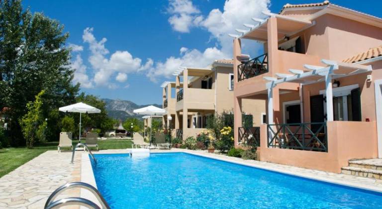 Rental apartment with pool, barbecue & yard | Beach nearby | Suitable for remote work | Pet-friendly in Lefkada