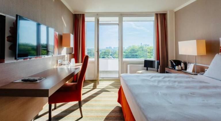 H4 Hotel Frankfurt Messe — photo 2