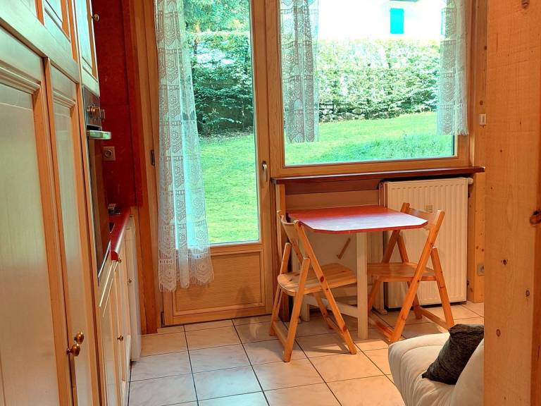 Renovated studio 16m2, terrace, pets allowed, parking, near Brévent cable car in Chamonix-Mont-Blanc