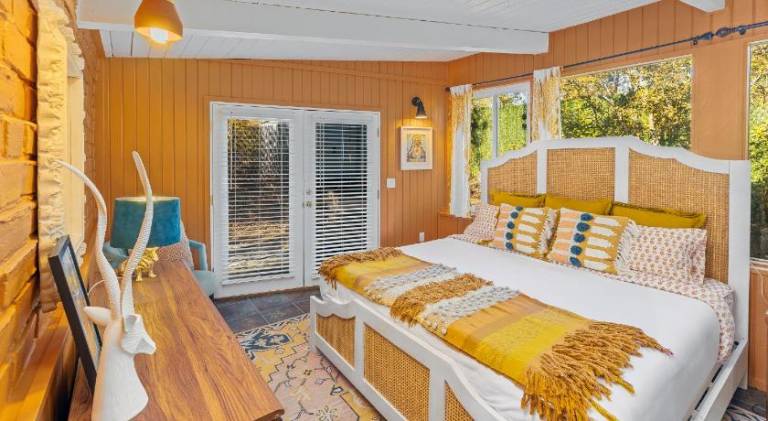 House with 1 room for 4 persons in Oakhurst, CA