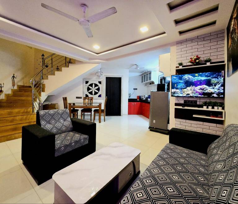 Villa with pool — photo 4