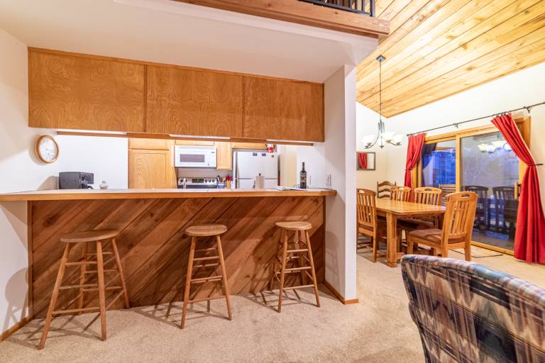 Snowcreek 1+Loft Corner, Upstairs, Mtn Views & WIFI, Apple TV — photo 3