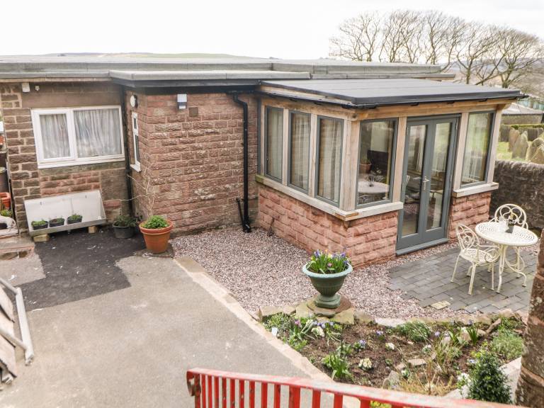 Cottage with yard | Pets are welcome in Stafford