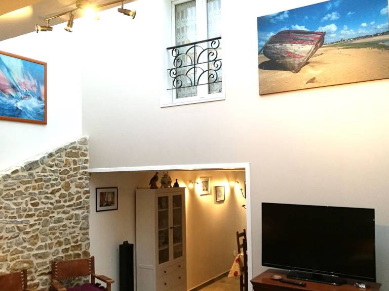 Vacation home with yard, terrace & barbeque — photo 3