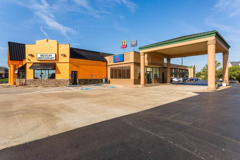 Motel 6 Clarksville, TN in Clarksville, TN