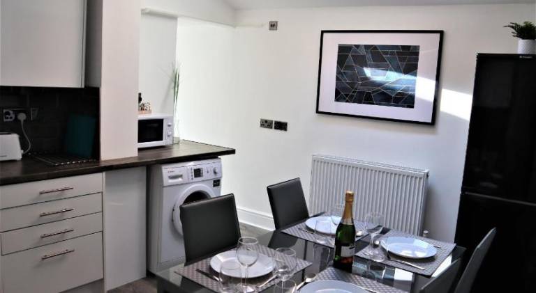 House with 4 rooms for 8 persons in Northampton