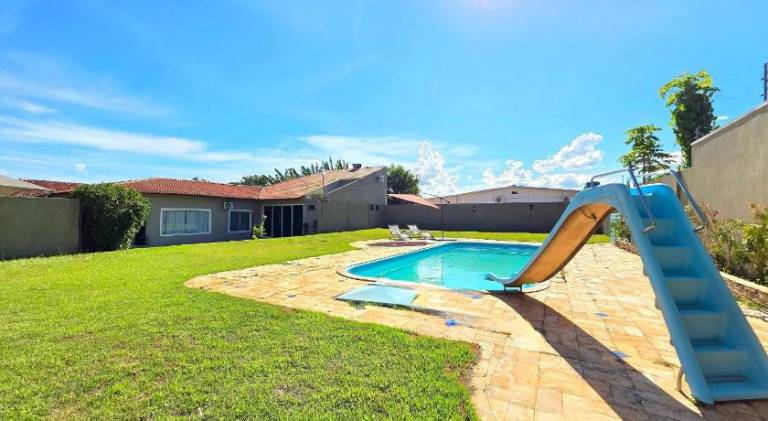 House with pool in Sao Roque