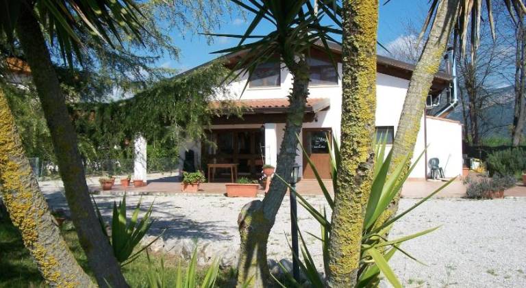 Farm with patio & yard in Latina