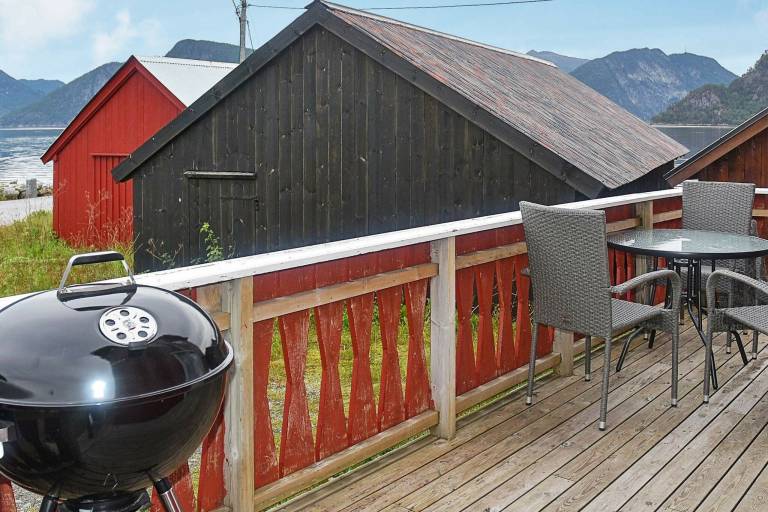 House with BBQ, terrace & garden — photo 2