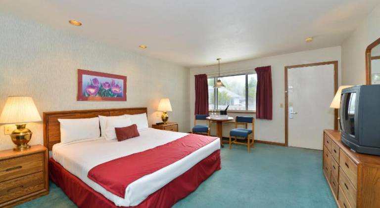Travelodge by Wyndham Mackinaw City — photo 2