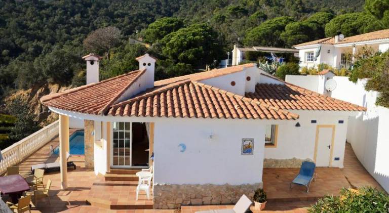 Fully equipped beautiful house with patio, yard & private pool | Pets are welcome in Tossa de Mar