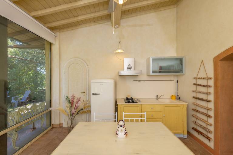Apartment with yard & barbeque | Garden view — photo 3