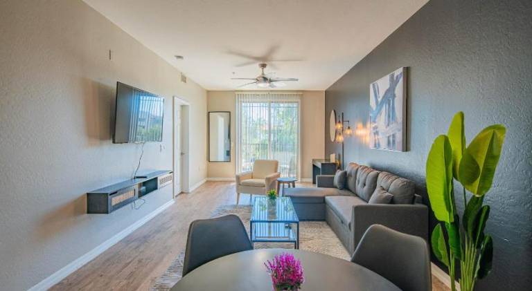 Spacious 2BD - ASU - Sloan Pk - WD Parking Sleeps 8 — photo 3