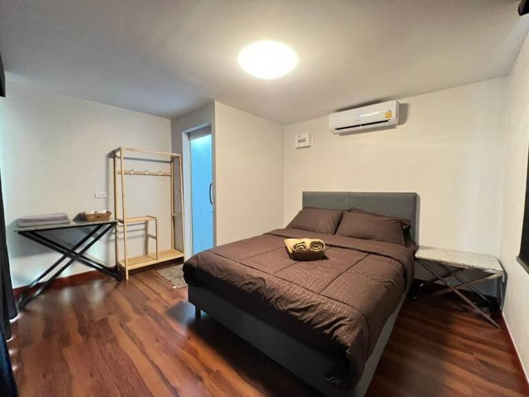 Vacation home with yard, terrace & BBQ | Pet-friendly — photo 2
