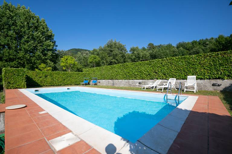 Child-friendly vacation home with patio, yard & private pool | Pets allowed — photo 2
