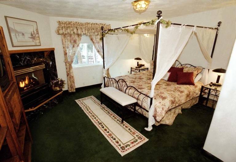 7 GABLES INN AND SUITES - BED AND BREAKFAST — photo 2