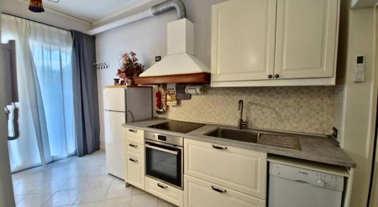 Rental apartment with patio — photo 3