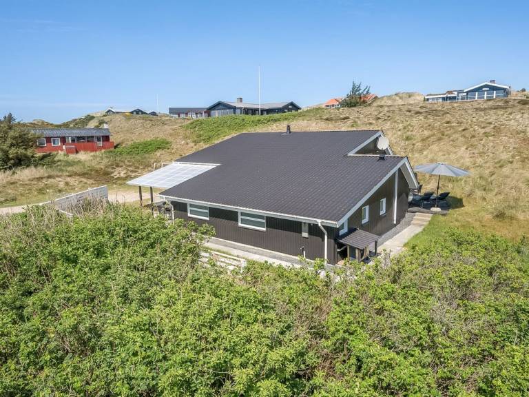 Vacation home with terrace, private pool & sauna — photo 4