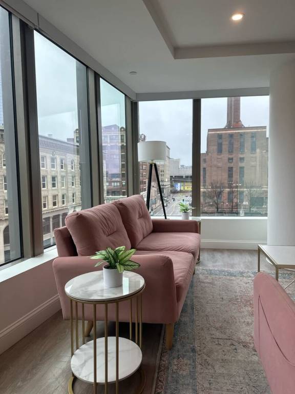 Upscale Central 2BR Condo with Gym & Parking near Boston Common, MGH & — photo 4