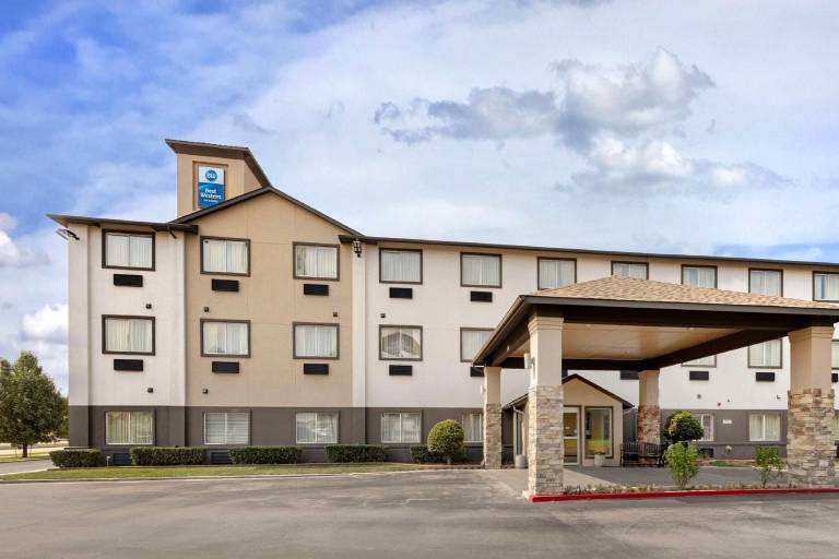 Best Western Greentree Inn & Suites in Moore, OK