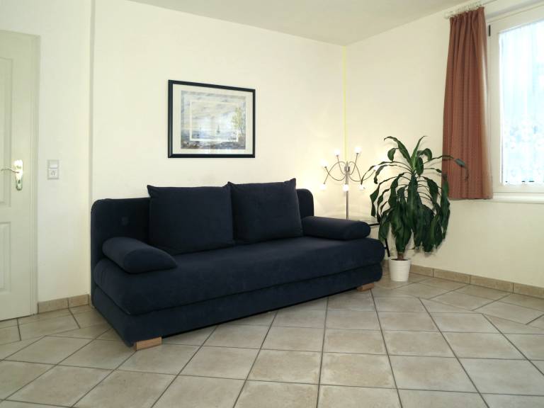 Nice rental apartment with yard, fast internet & patio | Garden view | Pets allowed — photo 4