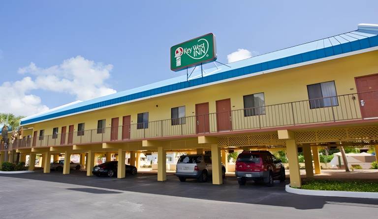 Child-friendly serviced apartment with terrace, pool & yard | Good for workation | Pet-friendly in Key Largo, FL