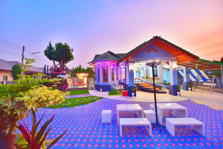 Villa with yard, private pool & BBQ in Sattahip