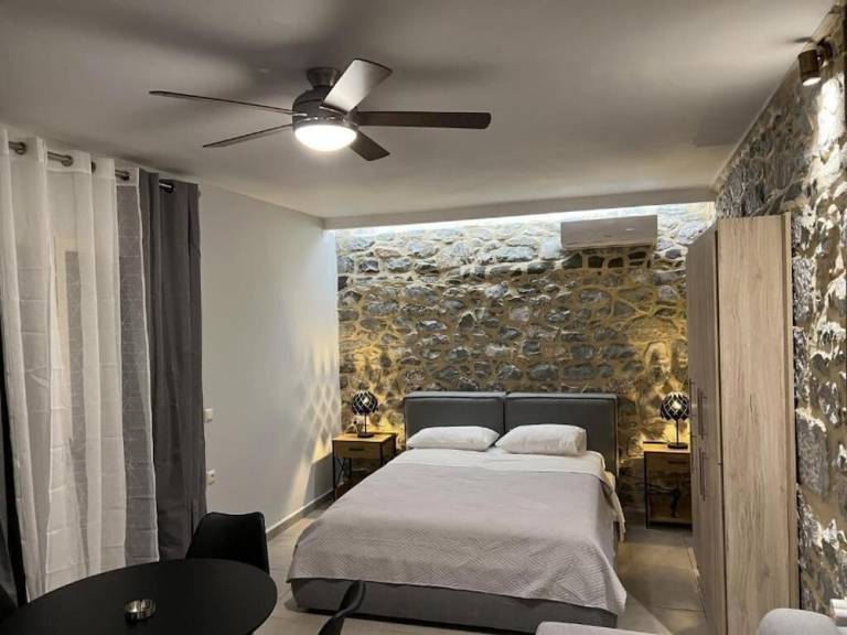Apartment Limeni