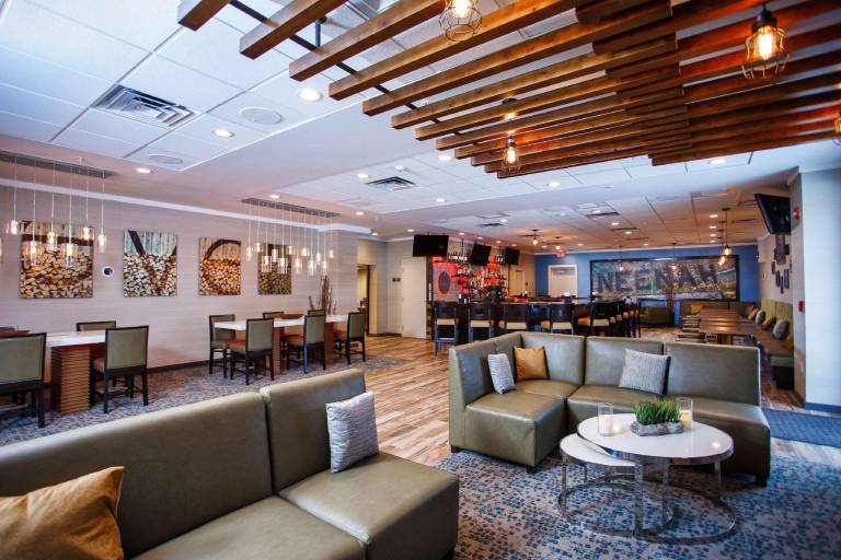 DoubleTree by Hilton Neenah — photo 2