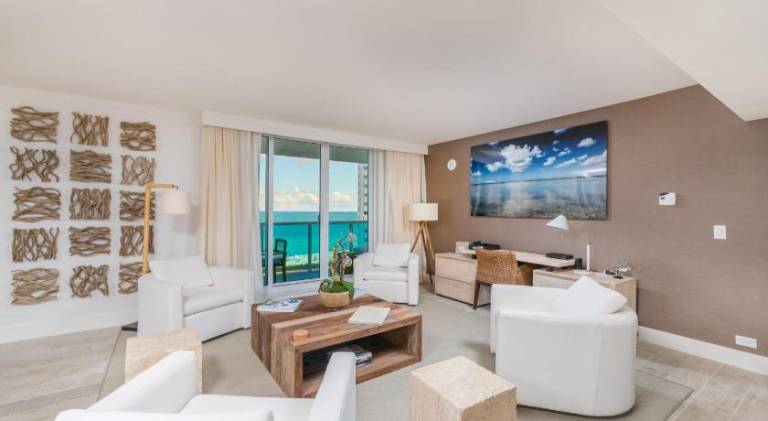 Apartment with jacuzzi | Next to Miami Beach Botanical Garden — photo 2
