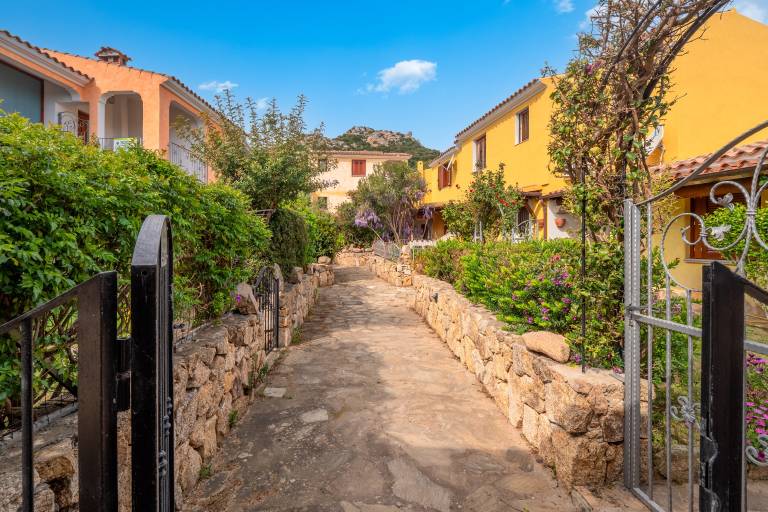 Rental apartment with terrace | Garden view in Loiri Porto San Paolo