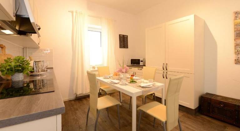Rental apartment with 3 rooms for 6 persons — photo 4