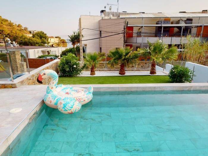 Fully equipped vacation home with yard, private pool & patio | Sea view | Close to the beach | Pet-friendly — photo 5