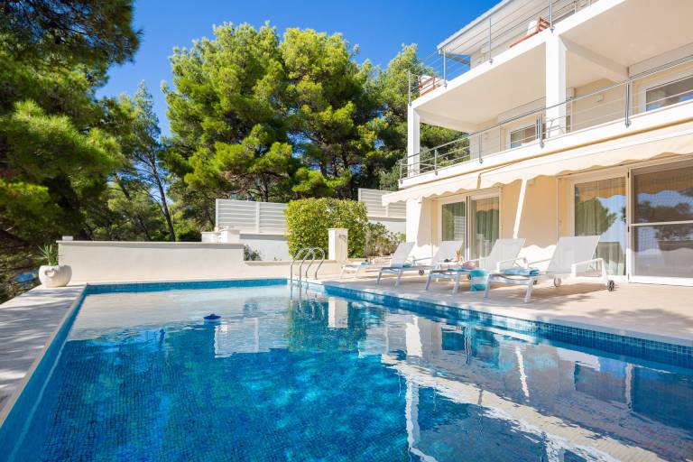 Beachfront Villa Allegria with Pool — photo 2