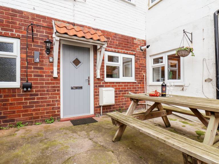 Cottage with yard | Beach view in Whitby