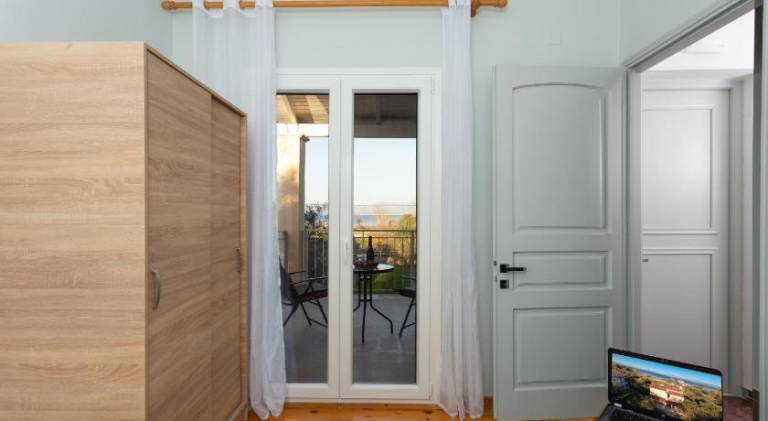 House with yard | Beach nearby | Pets are welcome — photo 2
