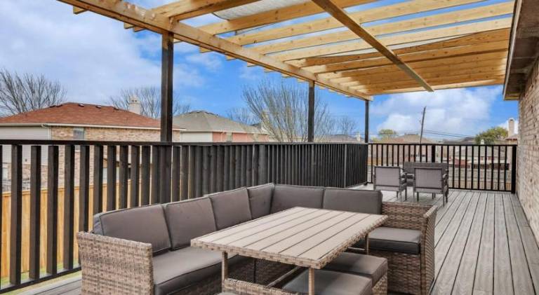 Elite 5BR 3,5BA Holiday Home with Game Room, Hot Tub, & Sauna — photo 5