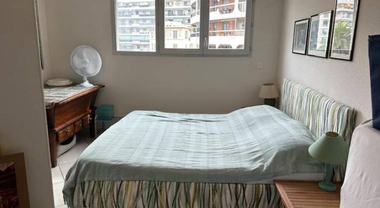 Holiday apartment with 2 rooms for 5 persons in Biot